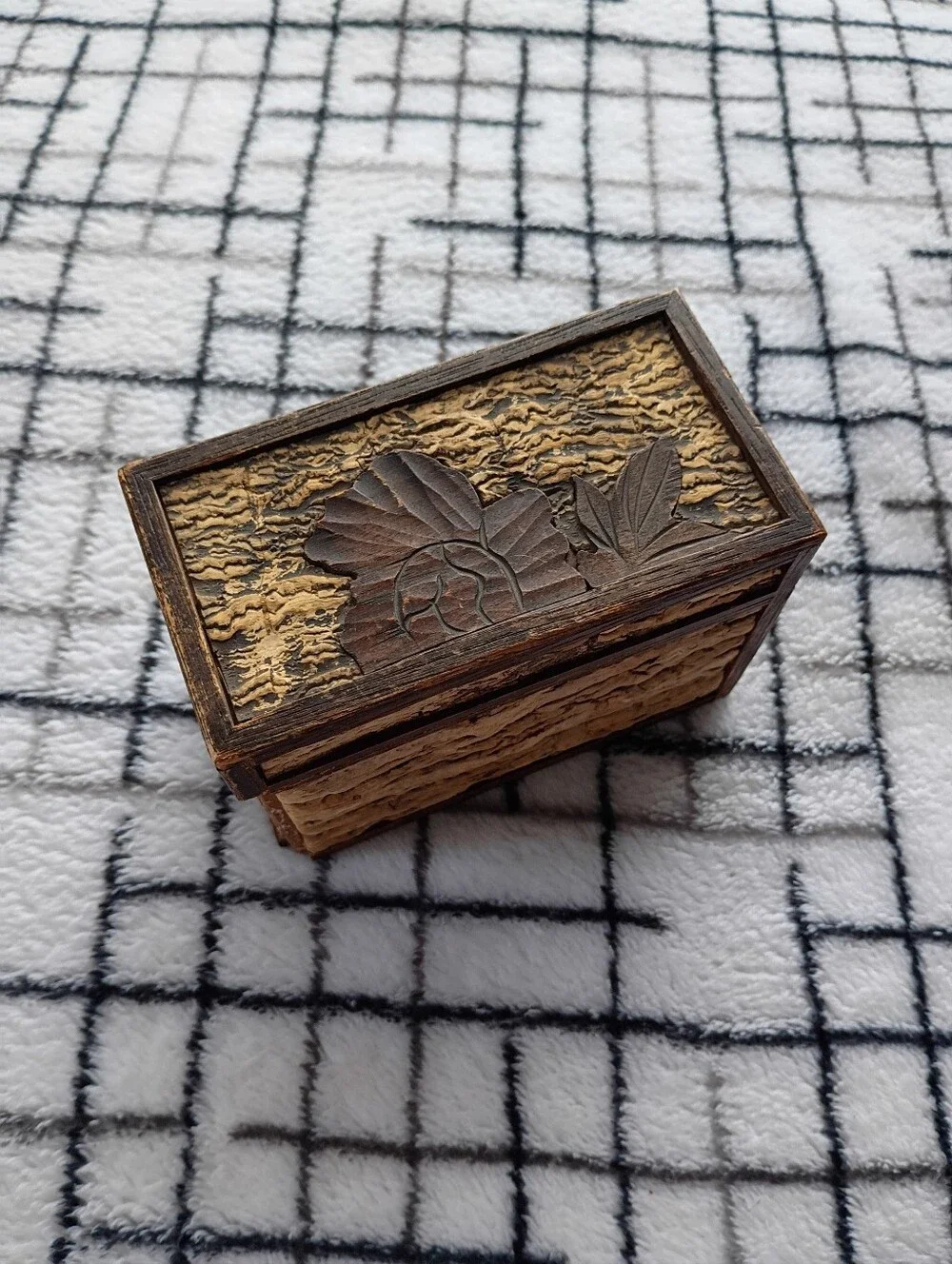Vintage Relief Carved Wooden Trinket Box with Floral Motif